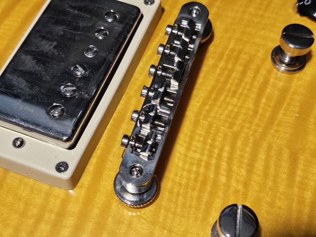 Small Screw Slot on Top of Posts